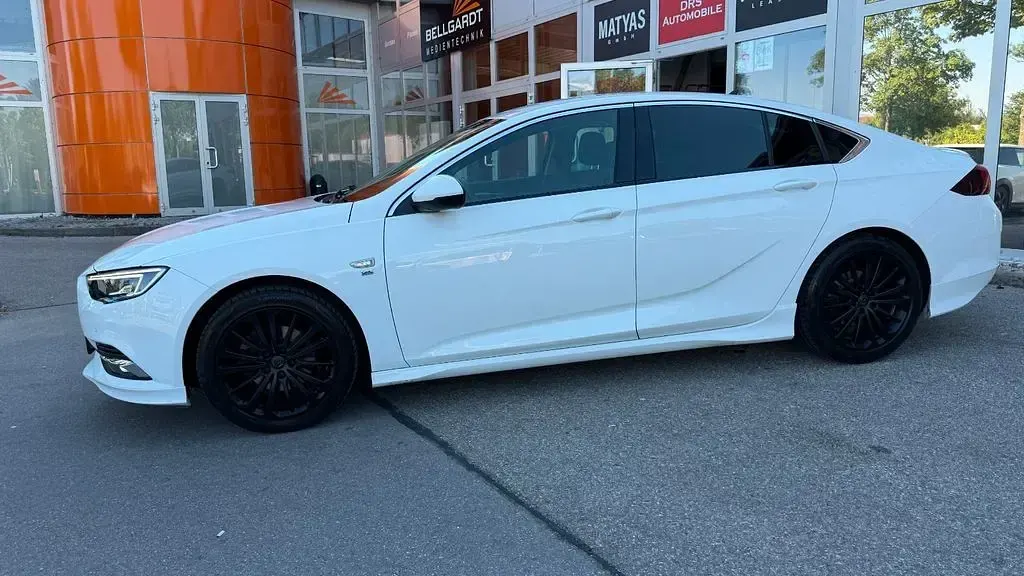 Gebraucht Opel Insignia Dynamic 165 PS (121 kW) 2018 Weiß Limousine
