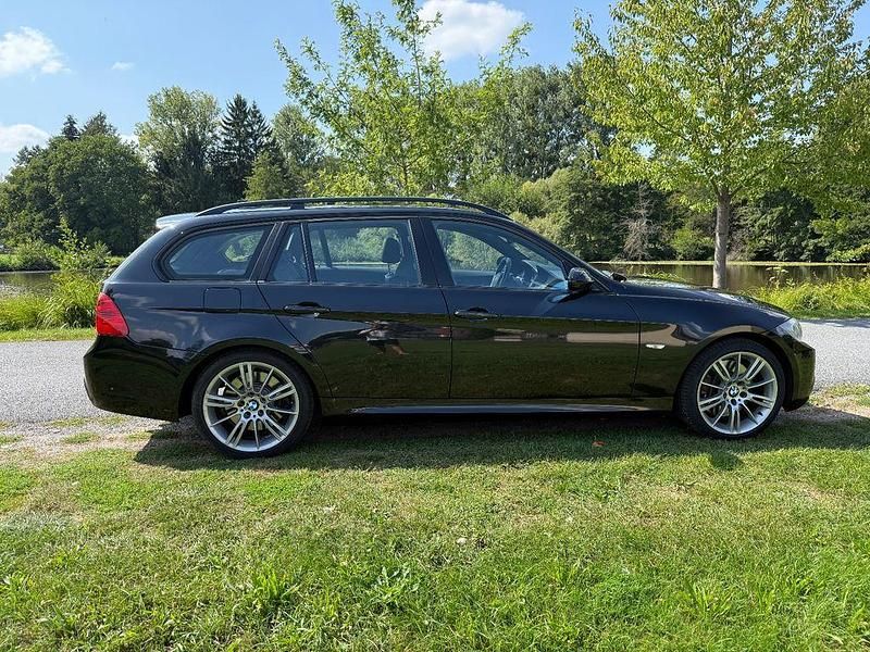 Schwarz Gebraucht 2008 BMW 330 Sport Line Kombi | 9.000 € (Etwas zu teuer) - Bild 1/4