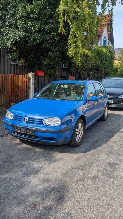 Blau Gebraucht 2001 VW Golf IV Edition Limousine | 1.600 € (Guter Preis) - Bild 1/4