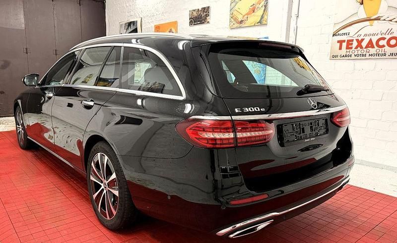 Gebraucht Mercedes E300 320 PS (235 kW) 2022 Schwarz Limousine