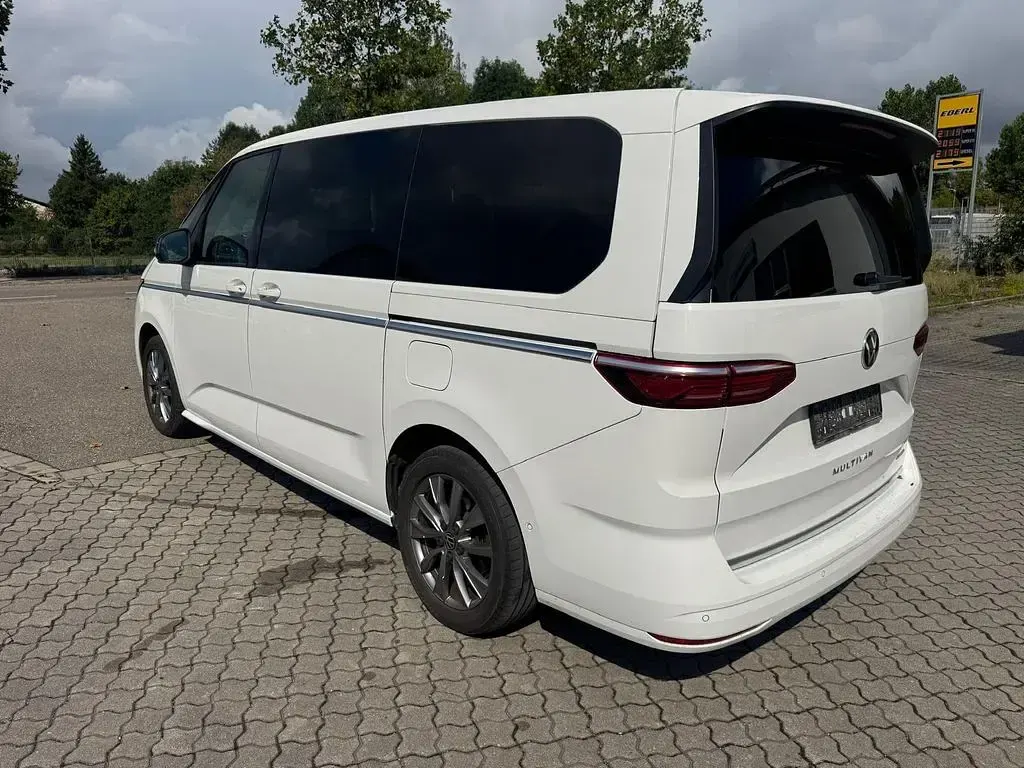 Gebraucht VW Multivan Style 150 PS (110 kW) 2022 Weiß Van / Kleinbus