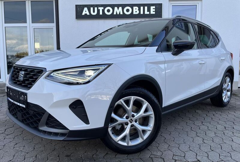 Weiß Gebraucht 2023 Seat Arona FR SUV | 23.469 € (Etwas zu teuer) - Bild 1/4