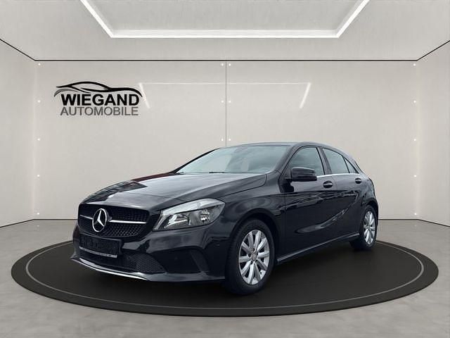 Schwarz Gebraucht 2016 Mercedes A180 Business Limousine | 13.290 € (Guter Preis) - Bild 1/4
