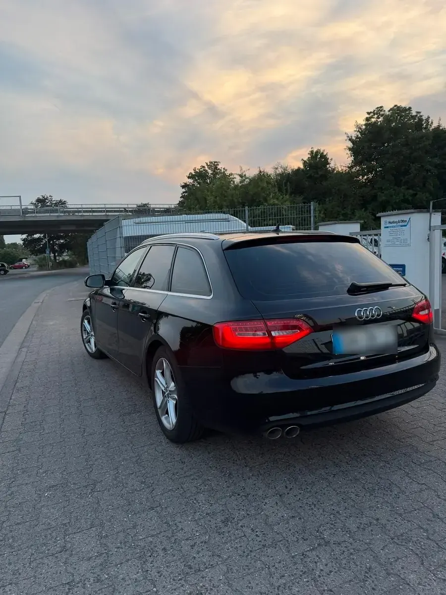 Gebraucht Audi A4 150 PS (110 kW) 2014 Schwarz Kombi