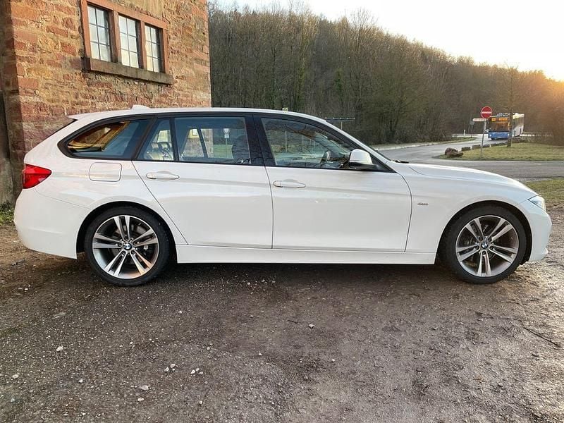 Gebraucht BMW 330 Sport Line 258 PS (189 kW) 2015 Weiß Kombi