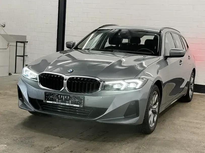 Gebraucht BMW 320 Shadowline 190 PS (139 kW) 2024 Skyscraper grau metallic Kombi