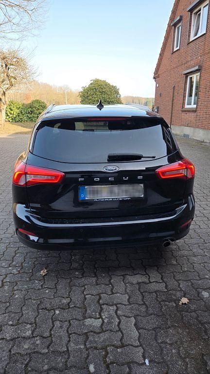 Gebraucht Ford Focus Titanium 120 PS (88 kW) 2018 Schwarz Kombi