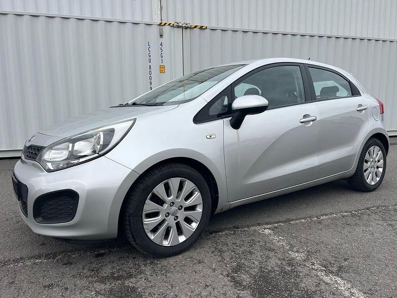 Gebraucht Kia Rio Attract 86 PS (63 kW) 2012 Silber Limousine