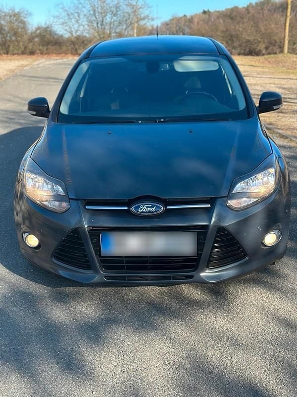 Gebraucht Ford Focus 122 PS (89 kW) 2013 Grau Kombi
