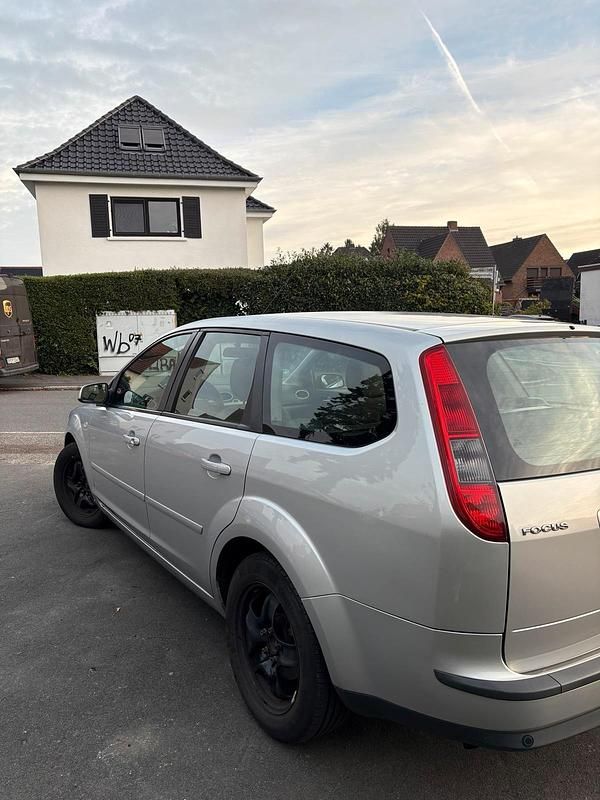 Silber Gebraucht 2008 Ford Focus Kombi | 900 € (Superpreis) - Bild 1/4