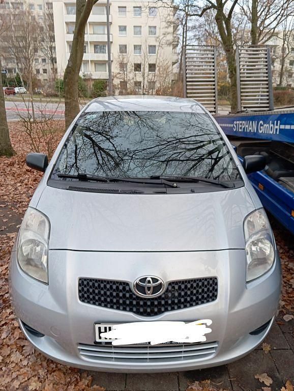 Silber Gebraucht 2006 Toyota Yaris Executive Limousine | 2.600 € (Superpreis) - Bild 1/4
