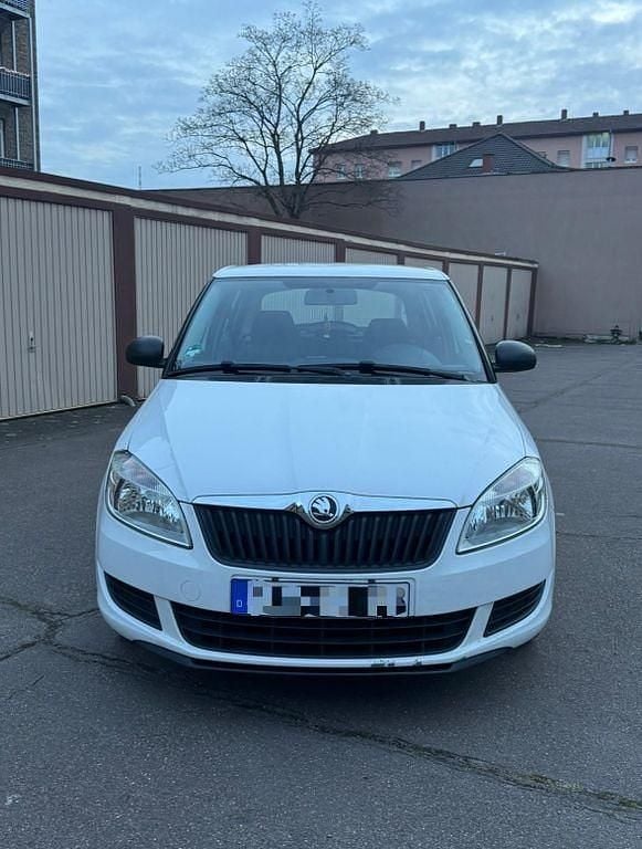 Gebraucht Skoda Fabia Ambition 60 PS (44 kW) 2015 Weiß Limousine