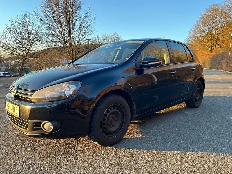 Gebraucht VW Golf VI Team 105 PS (77 kW) 2010 Schwarz Kleinwagen