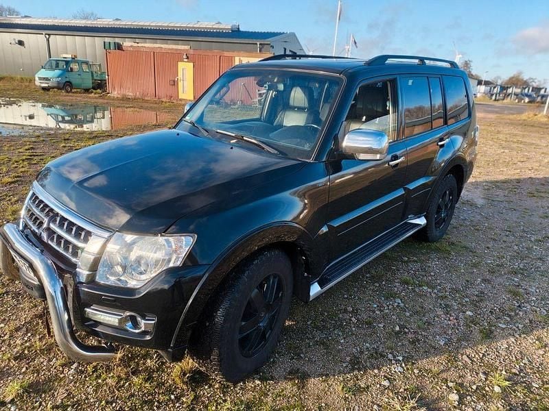Gebraucht Mitsubishi Pajero Top 190 PS (139 kW) 2017 Schwarz SUV