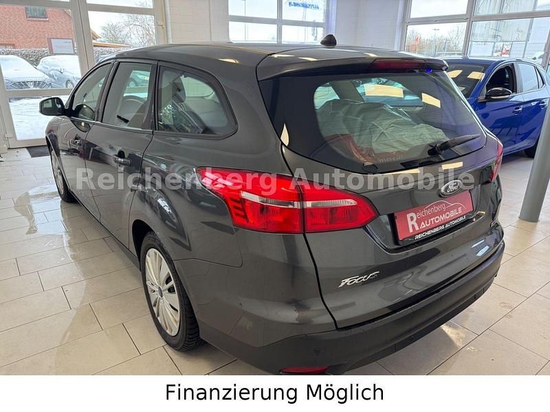 Gebraucht Ford Focus 125 PS (91 kW) 2017 Grau Kombi