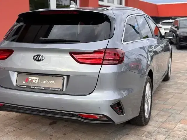 Gebraucht Kia Ceed Sportswagon Vision 140 PS (102 kW) 2020 Silber Kombi