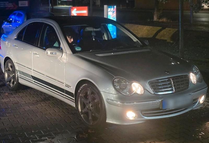 Silber Gebraucht 2007 Mercedes C200 Sport Edition Limousine | 3.100 € (Superpreis) - Bild 1/4