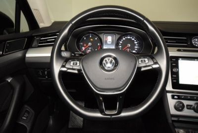 Gebraucht VW Passat Comfortline 150 PS (110 kW) 2018 Grau metallic Kombi