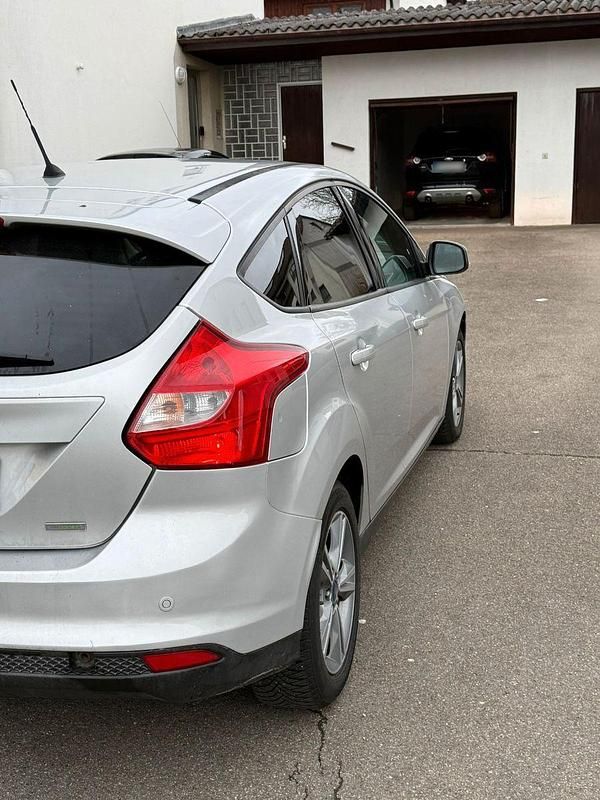 Gebraucht Ford Focus SYNC Edition 125 PS (91 kW) 2014 Silber Limousine