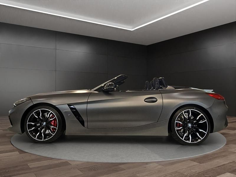 Grau Neu 2025 BMW Z4 Pure Impulse Cabrio | 71.777 € (Fairer Preis) - Bild 1/4