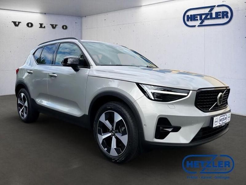 Gebraucht Volvo XC40 Plus 163 PS (119 kW) 2024 Silver dawn / metallic SUV