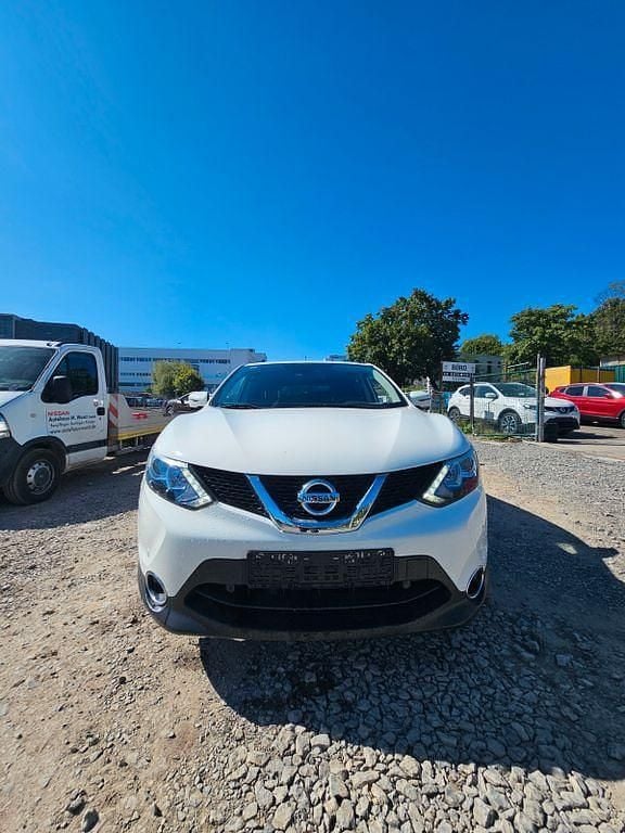 Weiß Gebraucht 2017 Nissan Qashqai N-Connecta SUV | 12.250 € (Guter Preis) - Bild 1/4