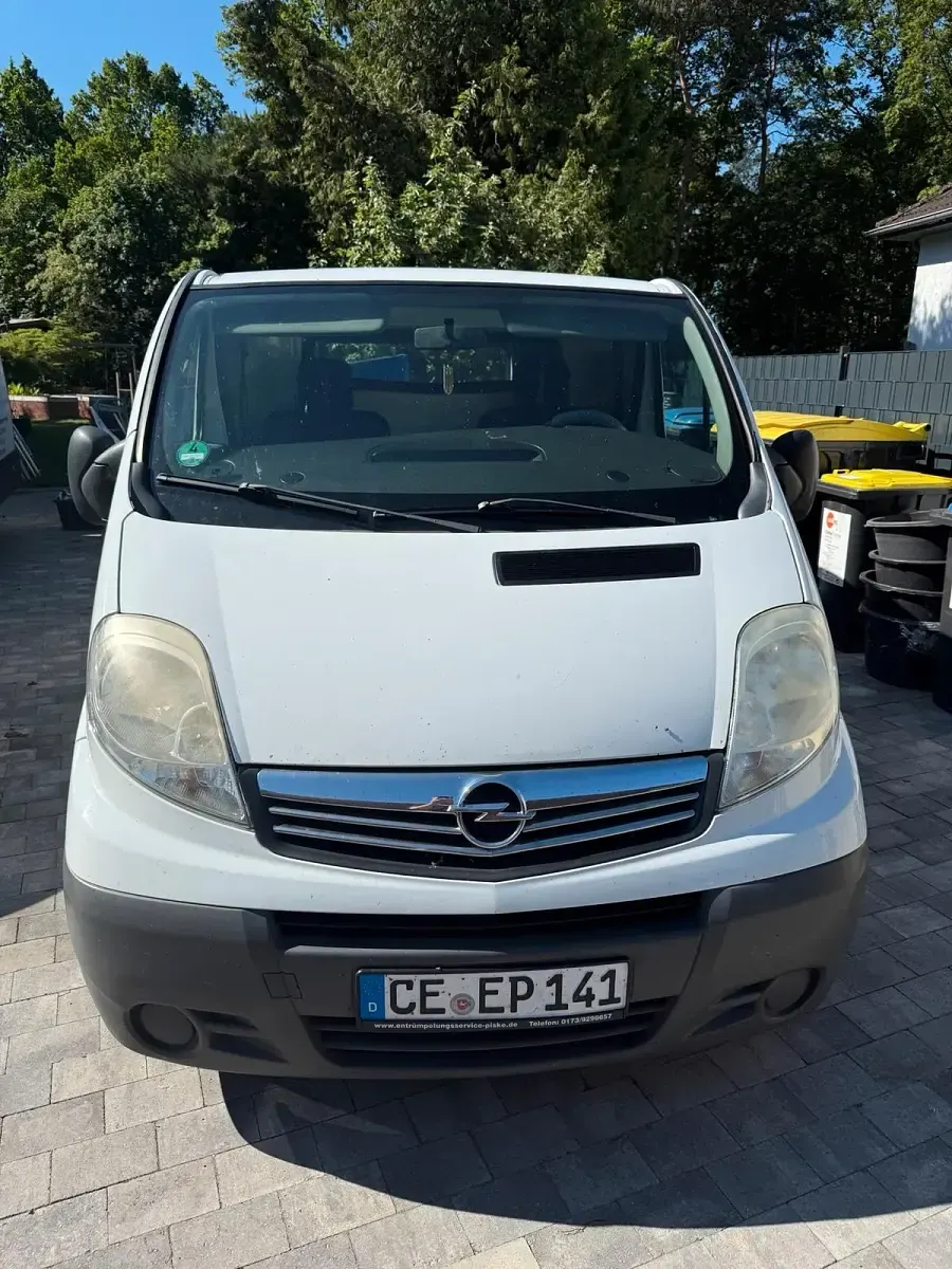 Gebraucht Opel Vivaro 145 PS (106 kW) 2009 Weiß Van / Kleinbus