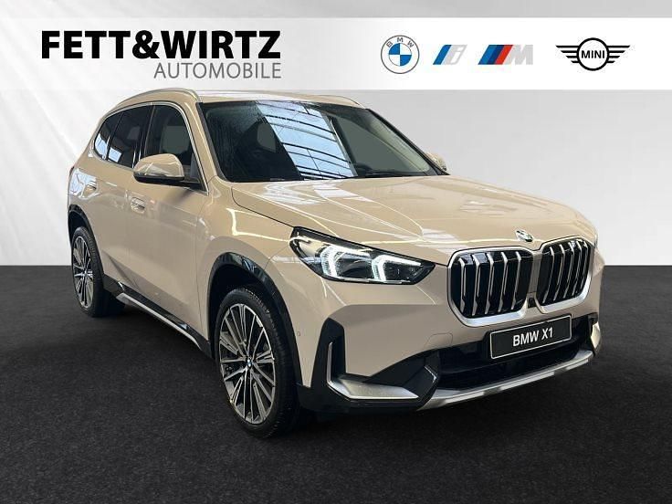 Dune grey metallic Neu 2025 BMW X1 Sport Line SUV | 49.890 € (Teuer) - Bild 1/3