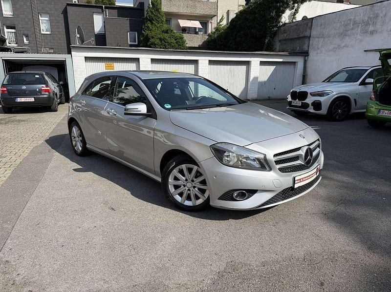 Polarsilber Gebraucht 2013 Mercedes A180 Kleinwagen | 9.490 € (Superpreis) - Bild 1/4