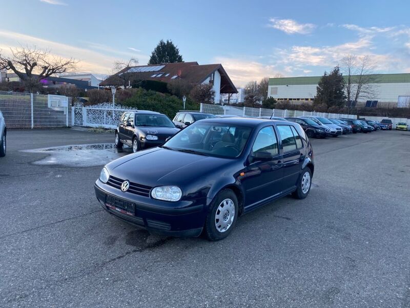 Blau Gebraucht 1999 VW Golf IV Limousine | 2.000 € (Etwas zu teuer) - Bild 1/4