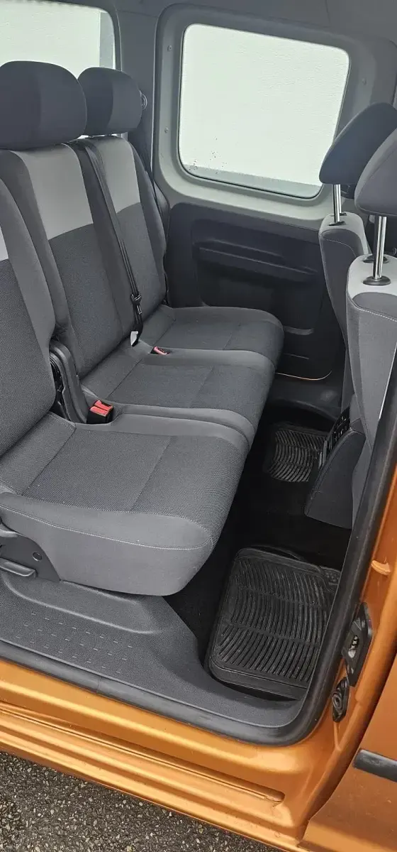 Używany VW Caddy 85 KM (62 kW) 2014 Złoty Minivan