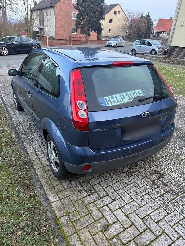 Gebraucht Ford Fiesta 70 PS (51 kW) 2005 Blau Kleinwagen