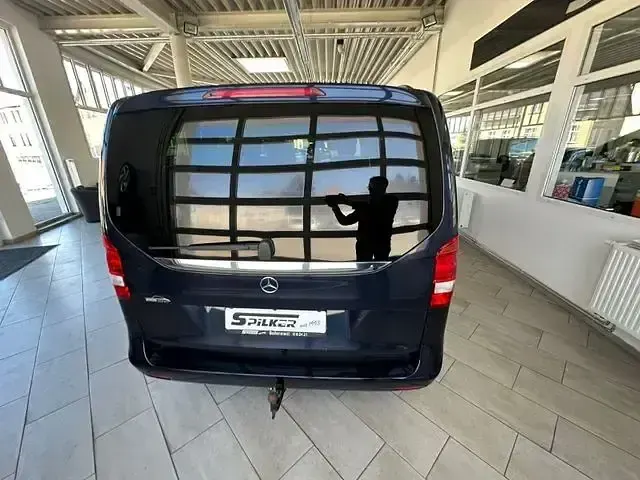 Gebraucht Mercedes V250 Edition 190 PS (139 kW) 2017 Cavansitblau Van / Kleinbus