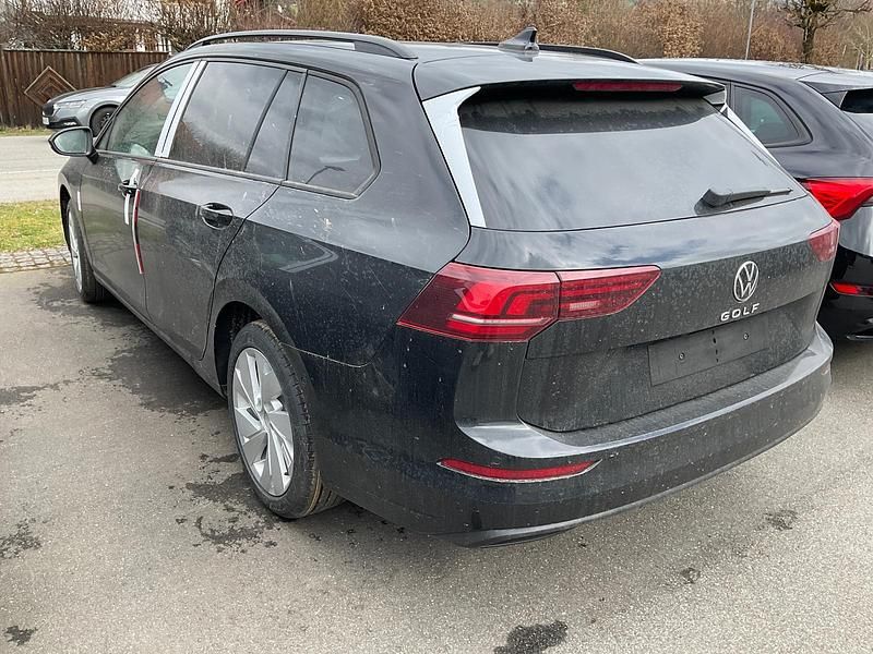 Neu VW Golf VIII Life 150 PS (110 kW) 2026 Grenadillschwarz metallic Kombi