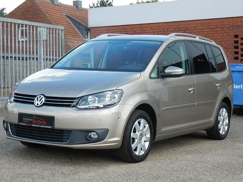 Beige Gebraucht 2013 VW Touran Life Van / Kleinbus | 9.990 € (Fairer Preis) - Bild 1/4