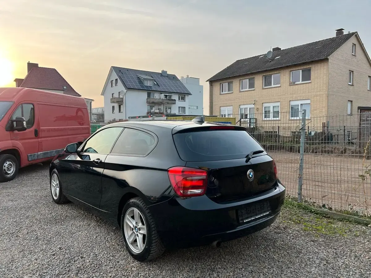 Gebraucht BMW 114 102 PS (75 kW) 2013 Schwarz Kleinwagen