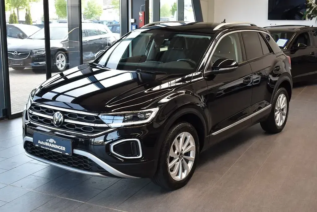 Second-hand VW T-Roc Style 150 CP (110 kW) 2023 Negru SUV