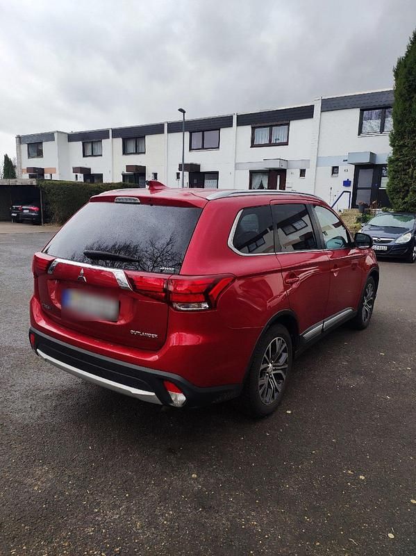Gebraucht Mitsubishi Outlander Edition 150 PS (110 kW) 2017 Rot SUV