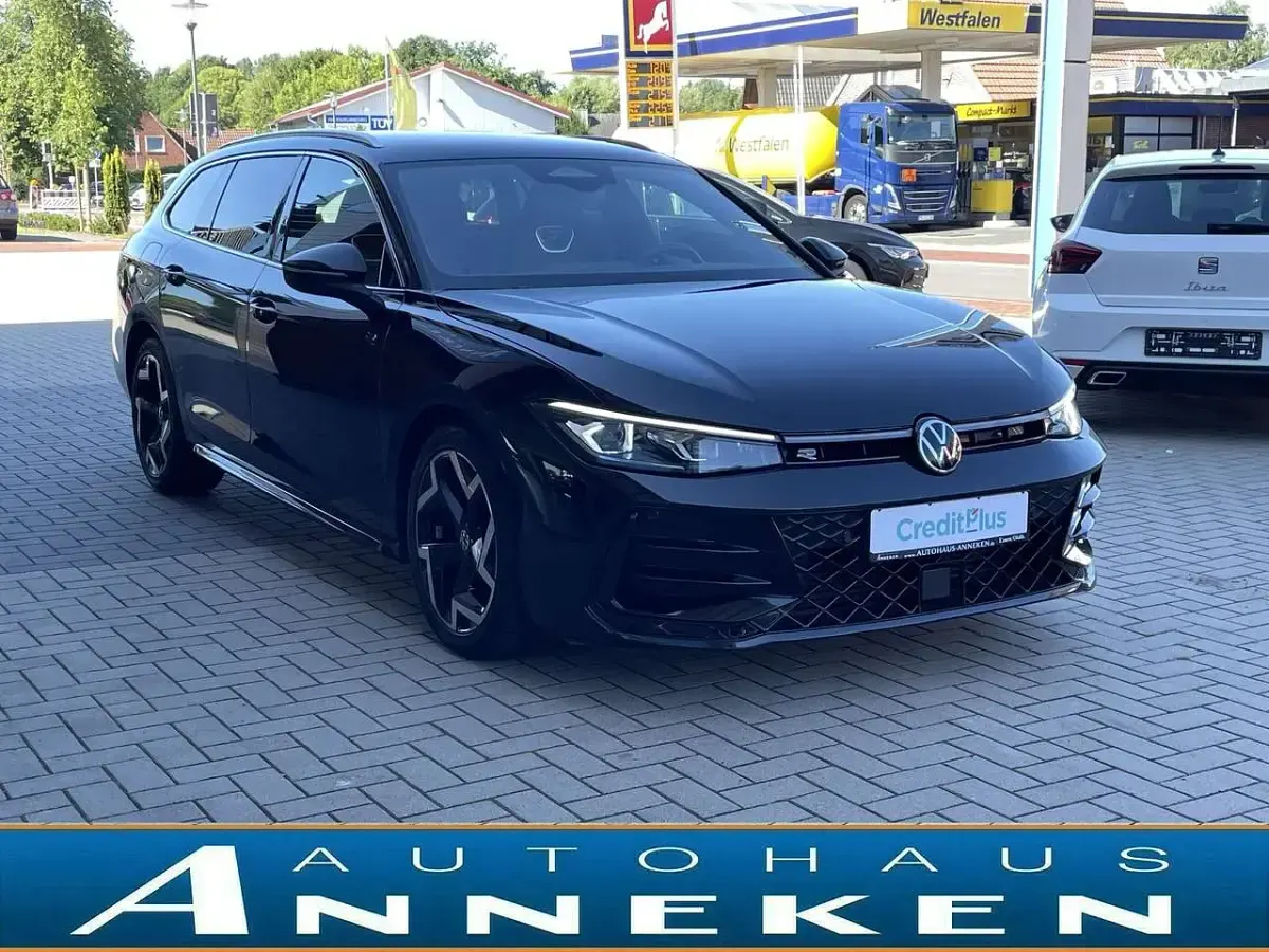 Gebraucht VW Passat R-line 150 PS (110 kW) 2025 Schwarz Kombi