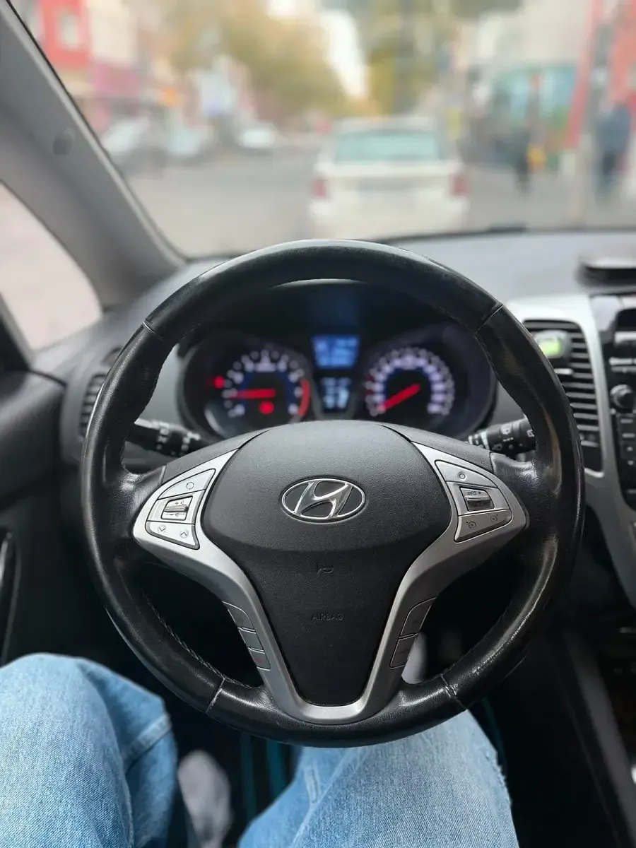 Gebraucht Hyundai ix20 125 PS (91 kW) 2016 Weiß Kleinwagen