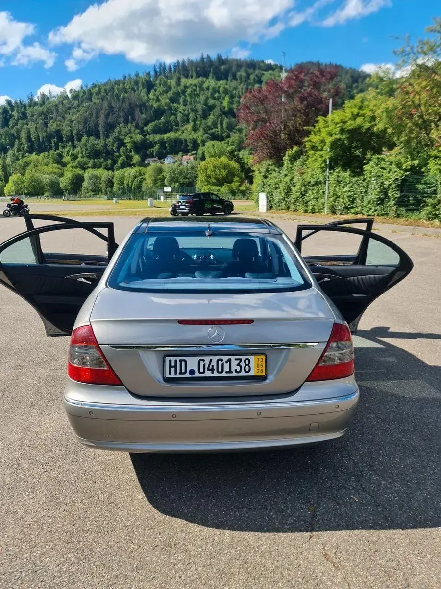Gebraucht Mercedes E320 Avantgarde 224 PS (164 kW) 2006 Silber Limousine