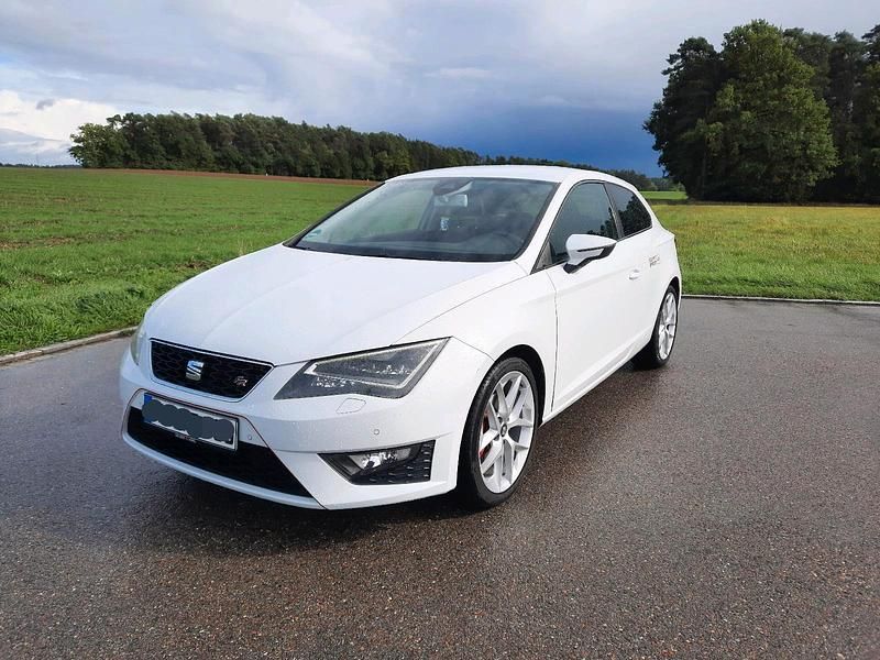 Weiß Gebraucht 2013 Seat Leon SC FR Kleinwagen | 7.600 € (Fairer Preis) - Bild 1/4