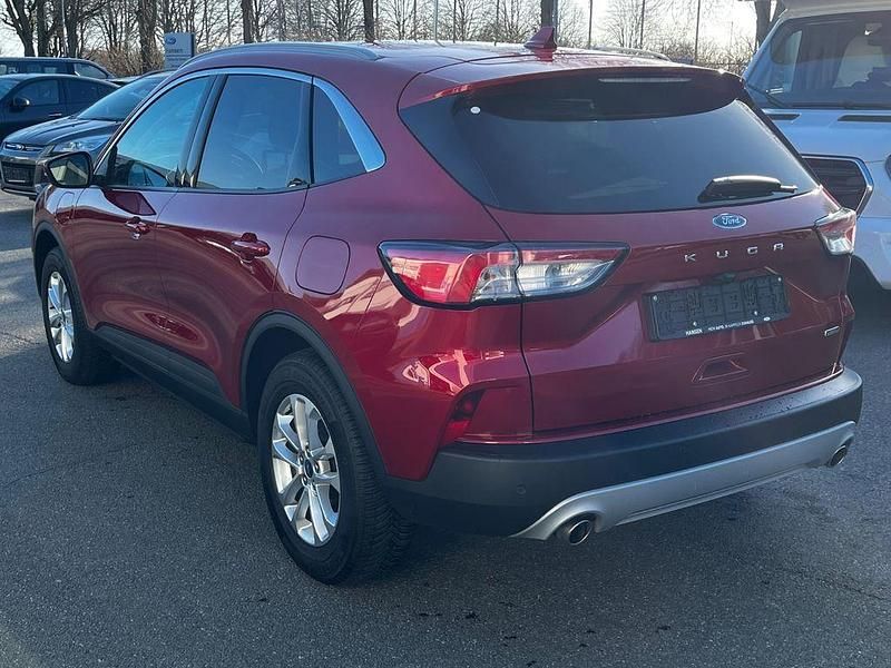 Gebraucht Ford Kuga Titanium 224 PS (164 kW) 2021 Rot SUV