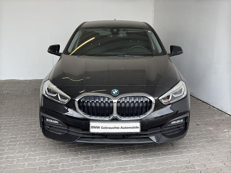 Schwarz Gebraucht 2022 BMW 120 Advantage Kleinwagen | 25.380 € (Fairer Preis) - Bild 1/4