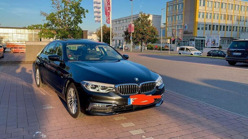 Schwarz Gebraucht 2018 BMW 530 Luxury Line Limousine | 31.000 € (Fairer Preis) - Bild 1/4