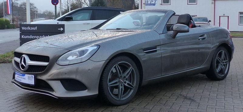Grau Gebraucht 2017 Mercedes SLC180 Cabrio | 22.480 € (Superpreis) - Bild 1/4
