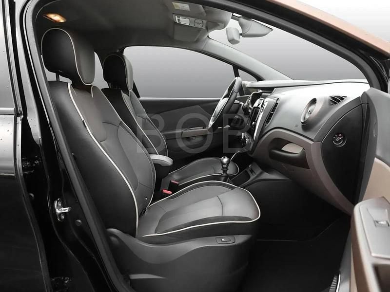 Używany Renault Captur Elysee 110 KM (80 kW) 2016 Czarny SUV