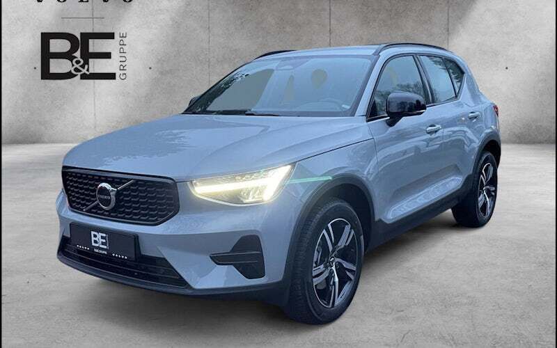 Grau / vapour grey Gebraucht 2024 Volvo XC40 Plus SUV | 35.950 € (Guter Preis) - Bild 1/4