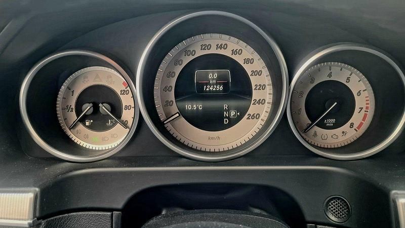 Gebraucht Mercedes E200 Avantgarde 184 PS (135 kW) 2014 Grau Kombi