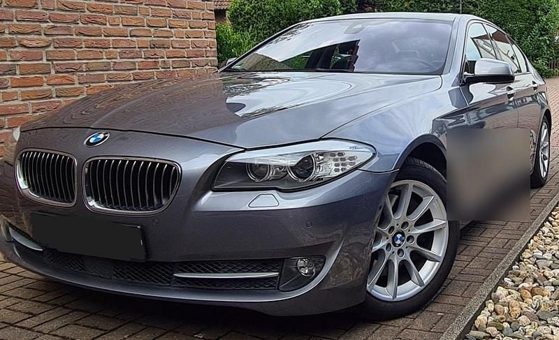 Silber Gebraucht 2013 BMW 530 Efficient Dynamics Limousine | 14.950 € (Fairer Preis) - Bild 1/4